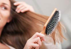 Czesanie włosów bez tajemnic. Jak dobrać szczotkę lub grzebień do rodzaju włosów?