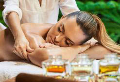 Masaż ciała olejami. Jakie olejki do masażu są najlepsze?