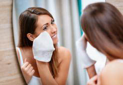 OCM - jak wykonać oczyszczanie twarzy olejami i dlaczego warto je robić?